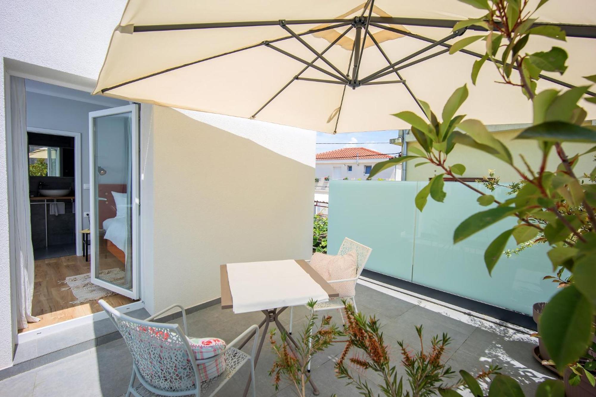 Studio Apartments Yucca, 2-Min To The Beach And 5 To Trogir Exterior photo