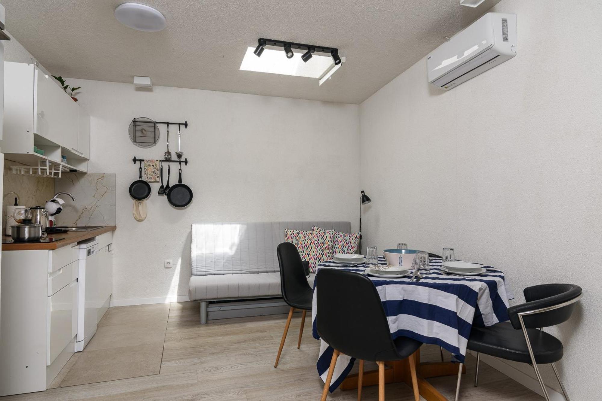 Studio Apartments Yucca, 2-Min To The Beach And 5 To Trogir Exterior photo